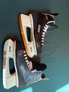 Bauer Men's Ice Hockey Skates - Black with White Holders 10R